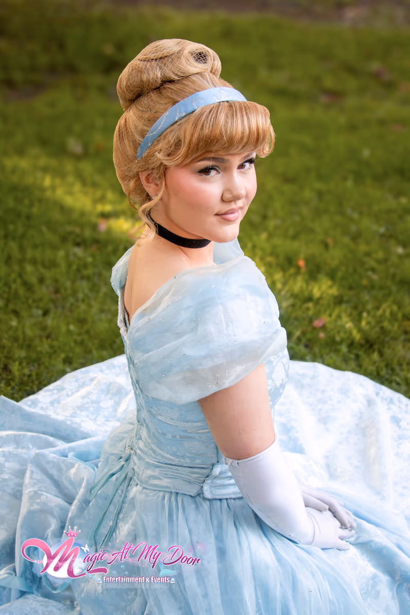 Cinderella character entertainer at a Toronto party | Magic At My Door
