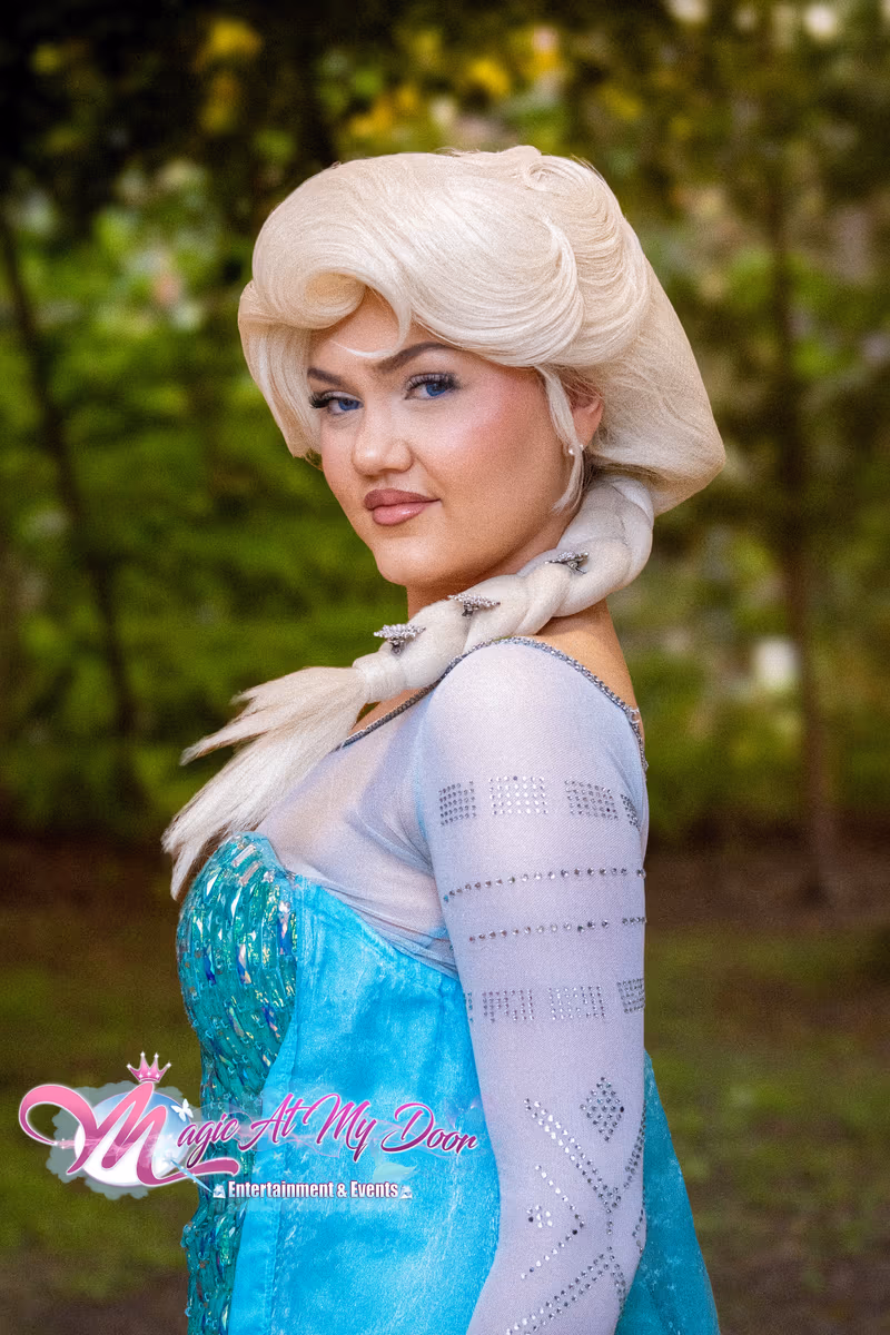 Elsa character entertainer close-up | Magic At My Door