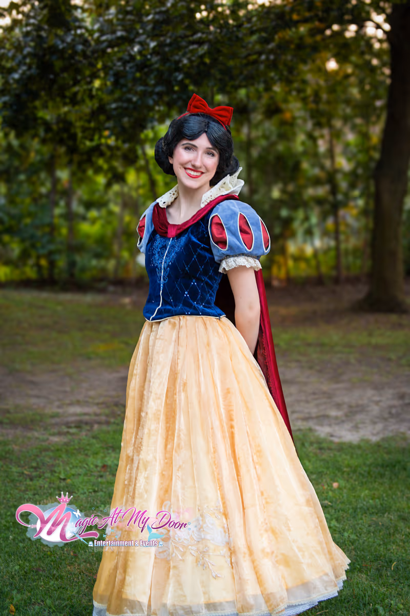 Snow White performer smiling at a Toronto birthday party | Magic At My Door